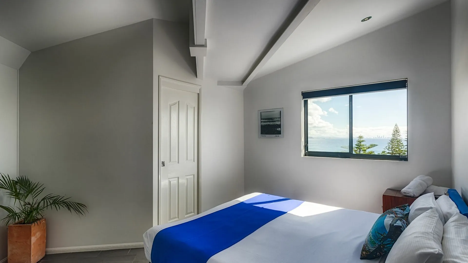 Komune Gold Coast Coolangatta